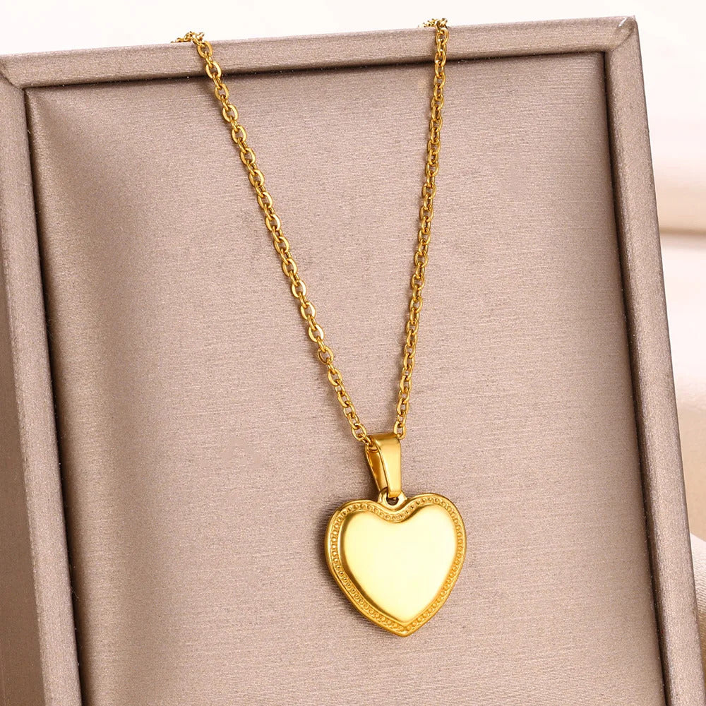 Stainless Steel Love Heart Necklace For Women 2023 New Trendy Lip Chain Simple Pendant Necklace Jewelry Gift Wholesalers