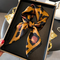 2024 New Fashion 70X70cmPrinted Women's Scarf Pashmina Silk Scarf Square Shawl Decorative Headband Neck Luxury Design Bandana