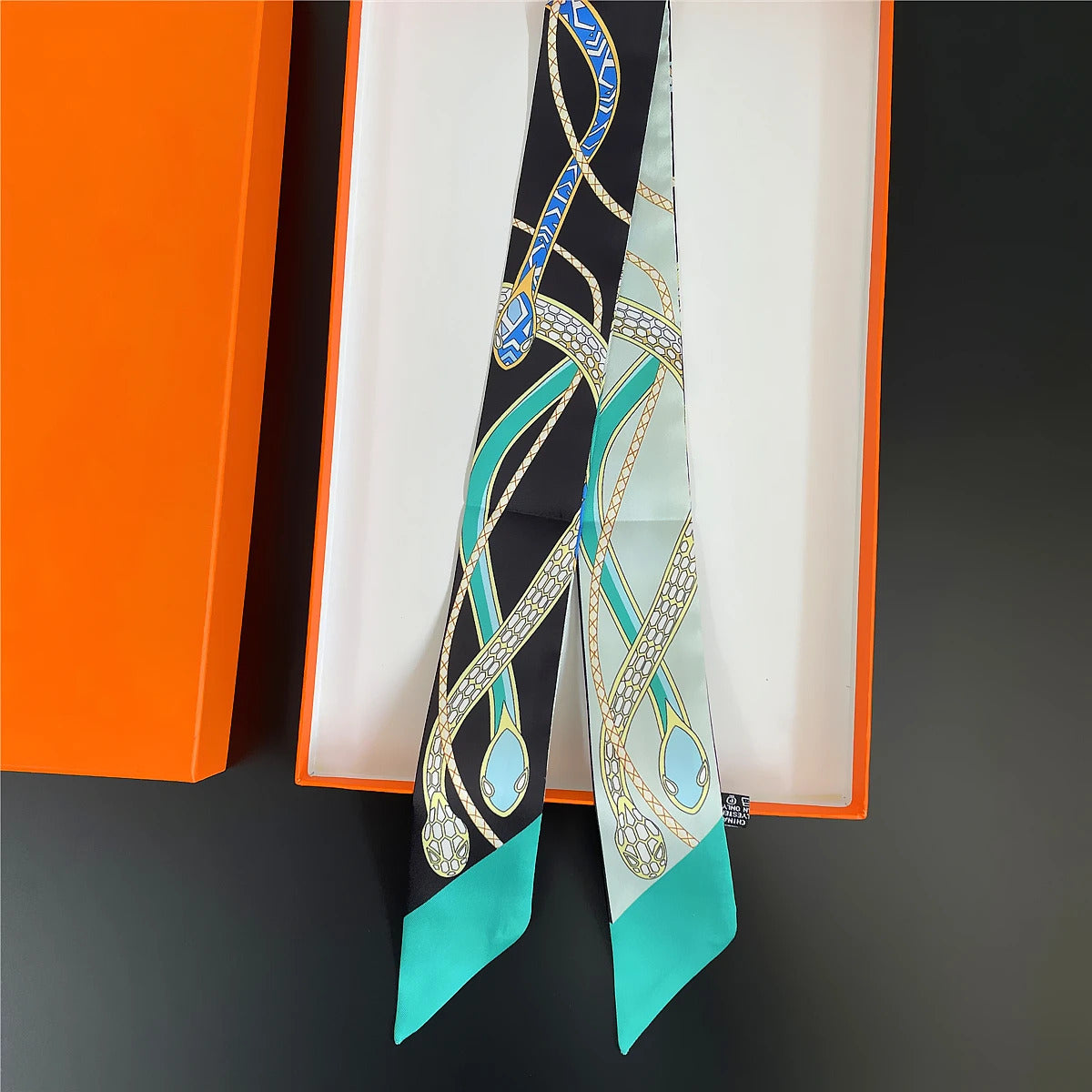 The Newest Chain Brand Design Twill Silk Scarf Luxury Scarf Women Foulard Skinny Bag Scarves Fashion Neckerchief Headband