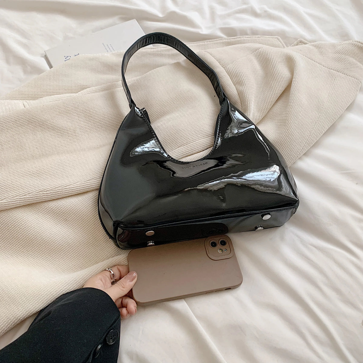 This Is a Patent Leather Shoulder Bag, Fashionable and High-quality Trend, Suitable for Hoing Out Shopping and Dating