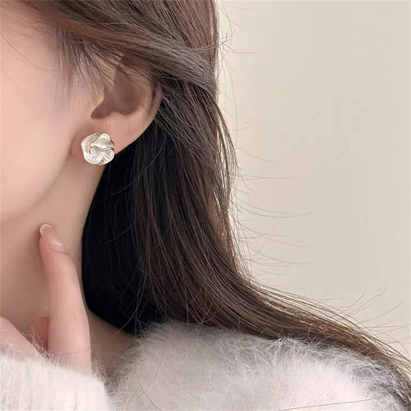 Gentle Camellia Earrings Light Luxury Fashionable Temperament High End Feeling Niche Design Flower Earrings For Women