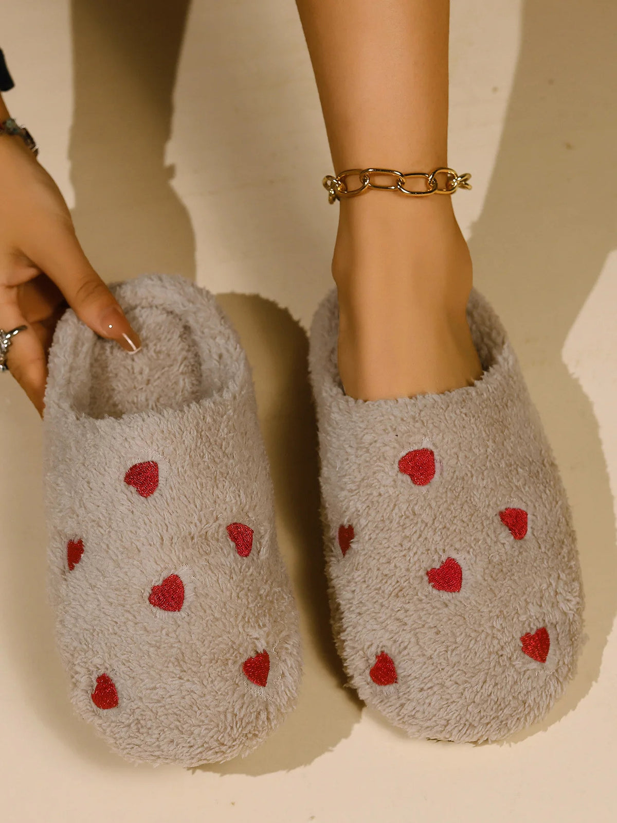 Winter Women's Heart-Shaped Slippers Love Mute Soft Sole Shoes Indoor Comfortable Cute Silent Carpet Light Living Room