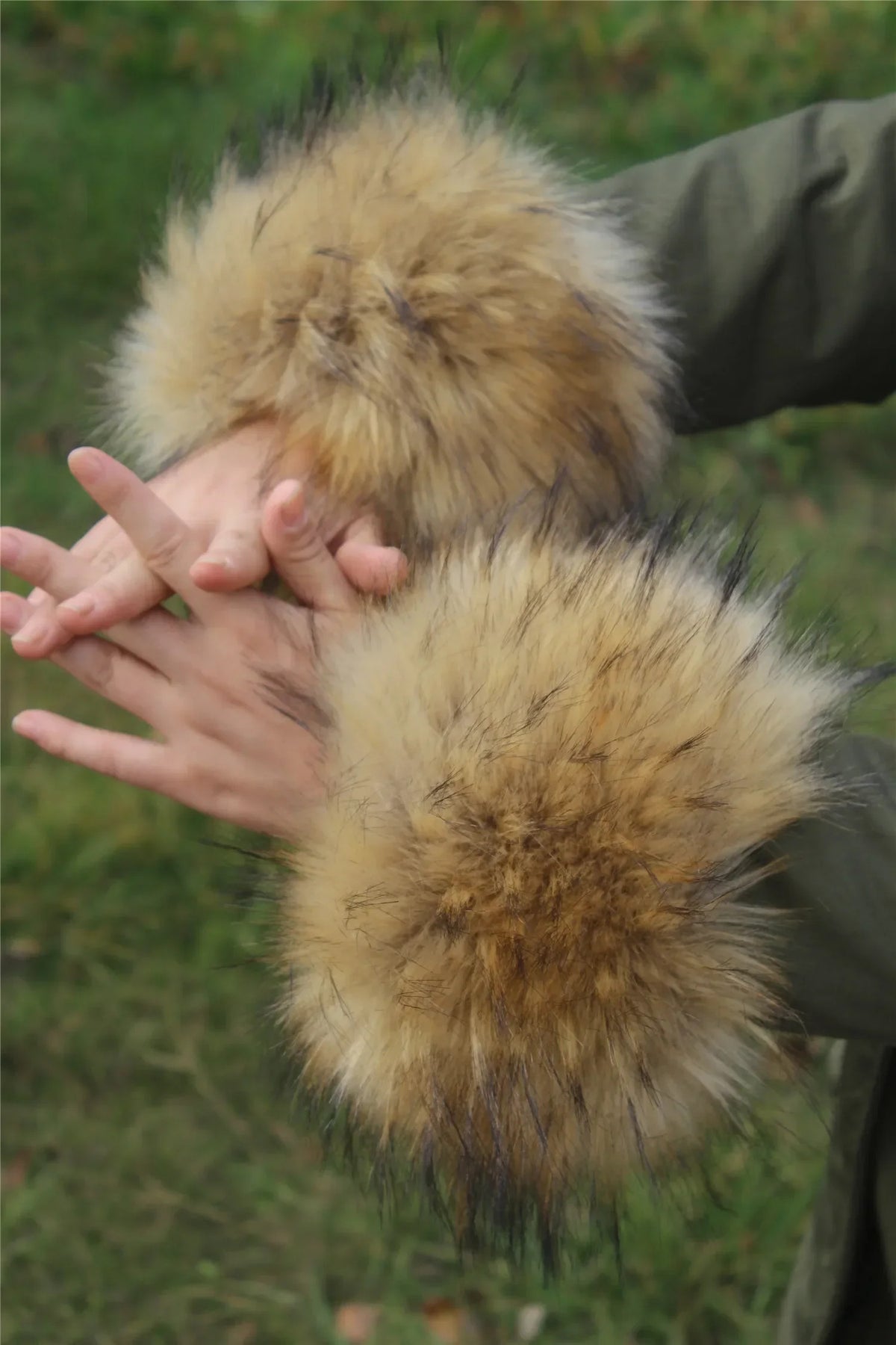 Imitation Raccoon Fox Hair Fluffy Hand Rings Fluffy Wrist Guards Women's Cuffs Imitation Rabbit Fur Bracelets Cuffs Wrist Covers