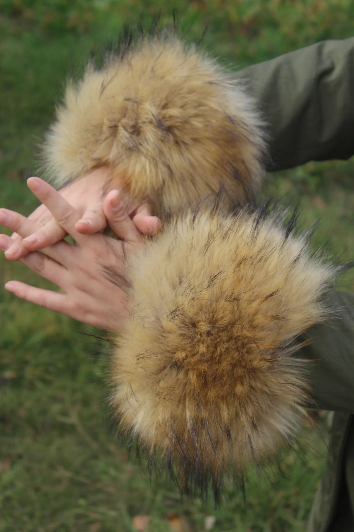 Imitation Raccoon Fox Hair Fluffy Hand Rings Fluffy Wrist Guards Women's Cuffs Imitation Rabbit Fur Bracelets Cuffs Wrist Covers