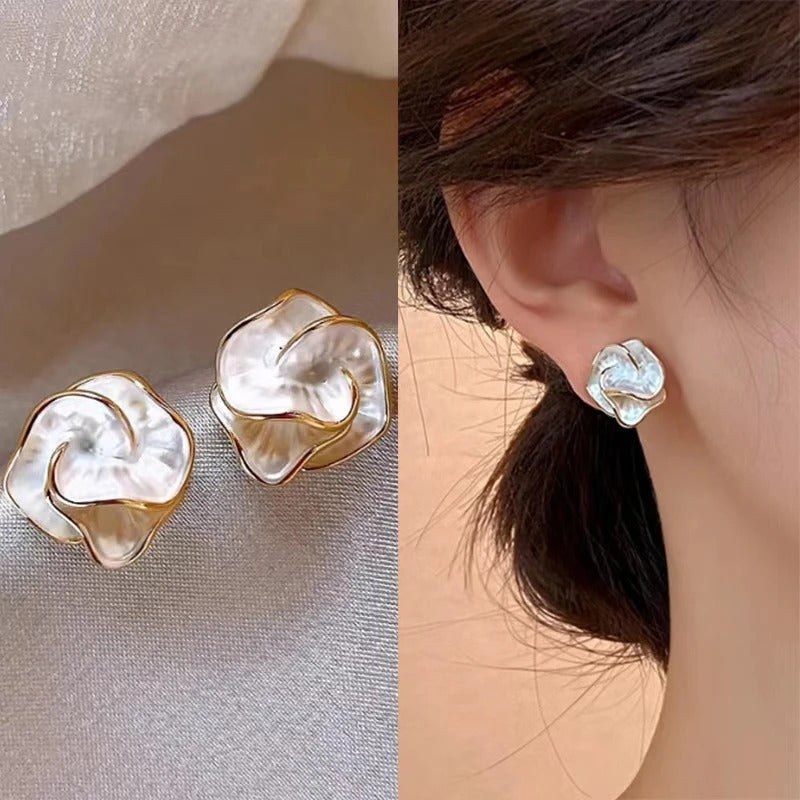 Gentle Camellia Earrings Light Luxury Fashionable Temperament High End Feeling Niche Design Flower Earrings For Women