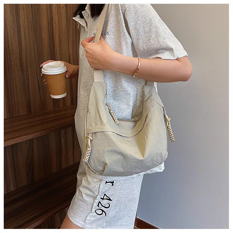 Fashionable and minimalist Korean version dumpling bag, popular this year, new high-quality shoulder bag, large capacity tote cr