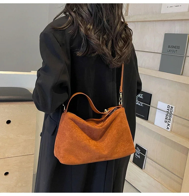 Advanced Retro Bag for Women's 2024 New Textured Frosted Shoulder Bag with Large Capacity Crossbody Commuting Tote Bag