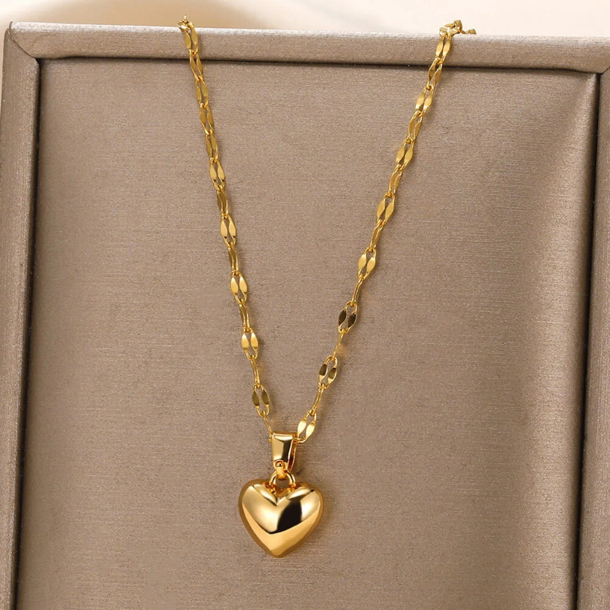 Love Heart Necklace For Women  New Trendy Lip Chain Simple Pendant Necklace Jewelry Gift Wholesalers