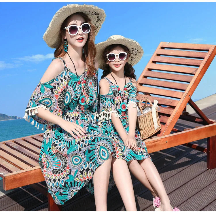 Family Matching Outfits 2022 Summer Beach Mother Daughter Floral Dresses Dad Son Cotton T-shirt & Shorts Couple Outfit Seaside