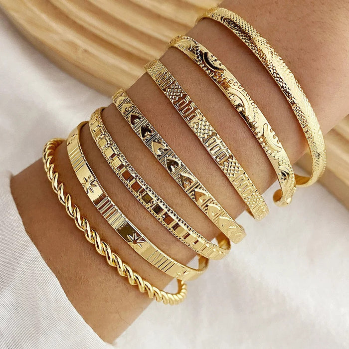 7 Pcs/Set Punk Gold Color Bracelets for Women Streetwear Goth Heart Prints Metal Design Open Bangle Fashion Jewelry Gifts 2024