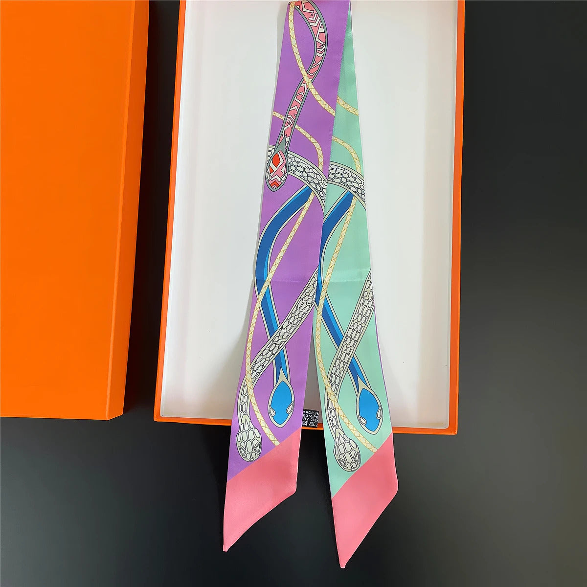 The Newest Chain Brand Design Twill Silk Scarf Luxury Scarf Women Foulard Skinny Bag Scarves Fashion Neckerchief Headband