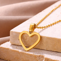 Stainless Steel Love Heart Necklace For Women 2023 New Trendy Lip Chain Simple Pendant Necklace Jewelry Gift Wholesalers