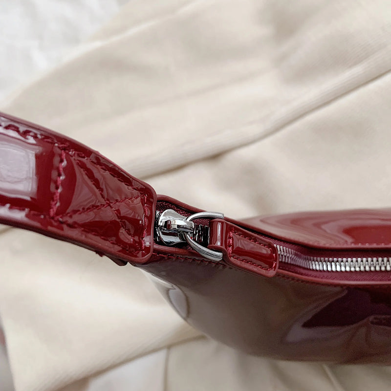 This Is a Patent Leather Shoulder Bag, Fashionable and High-quality Trend, Suitable for Hoing Out Shopping and Dating