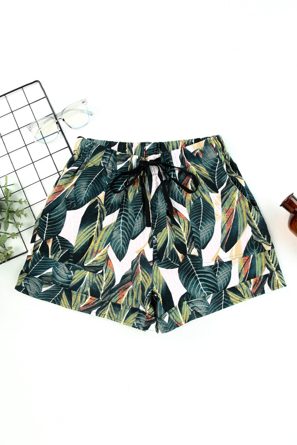 Green Leaves Print Drawstring Casual Elastic Waist Pocketed Shorts