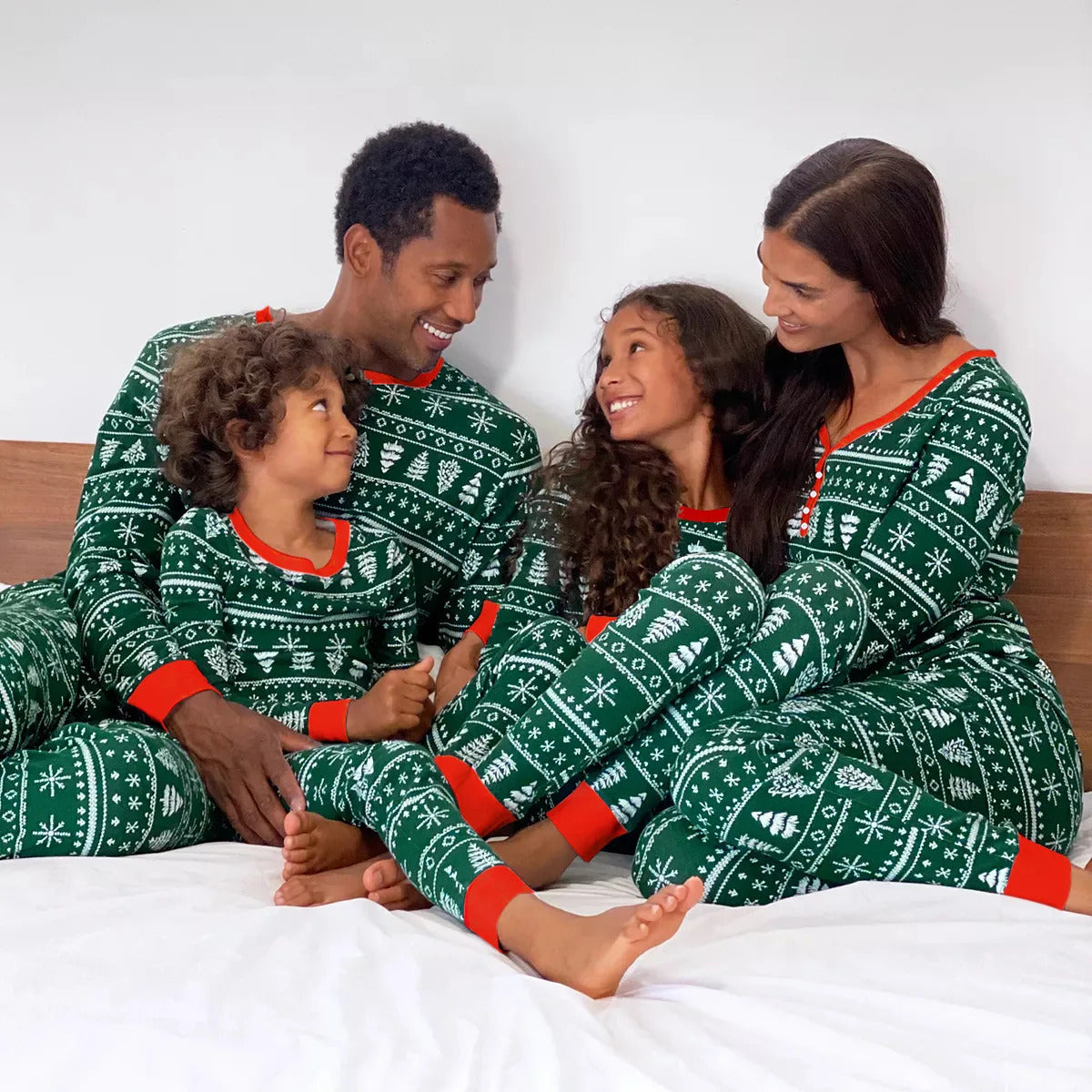 2024  Christmas Family Pajamas Set Adult Kid Sleepwear 2PCS Family Pyjamas Sets Deer Tops +Pants Xmas Family Matching Clothes