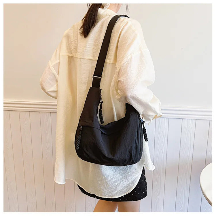 Fashionable and minimalist Korean version dumpling bag, popular this year, new high-quality shoulder bag, large capacity tote cr