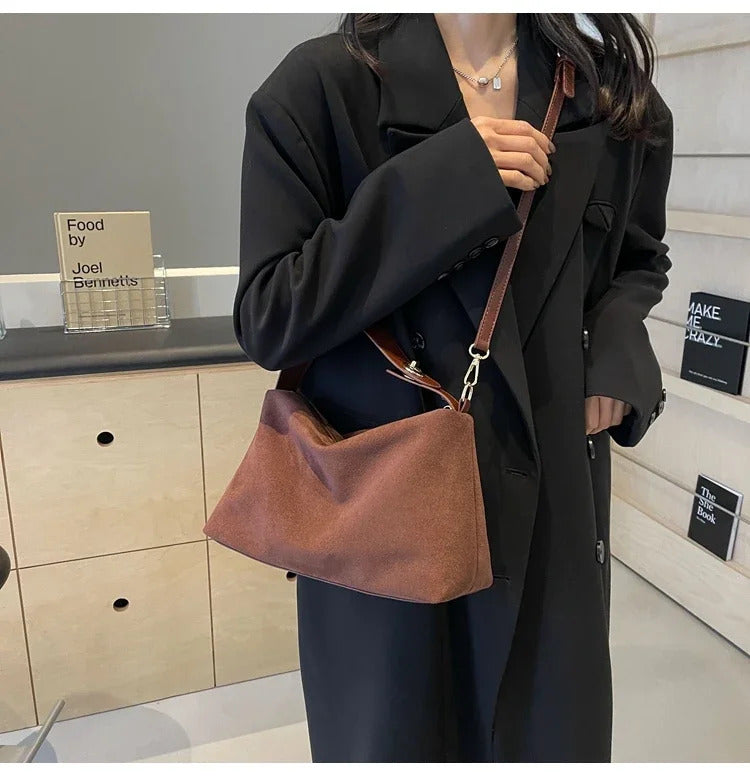 Advanced Retro Bag for Women's 2024 New Textured Frosted Shoulder Bag with Large Capacity Crossbody Commuting Tote Bag