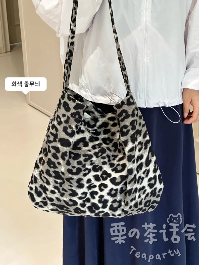 Floral Casual Canvas Bag Large Capaci Bag Women Japan fashion Ins Sle Lightweight Messenger Bag Student Commuter Shoulder...