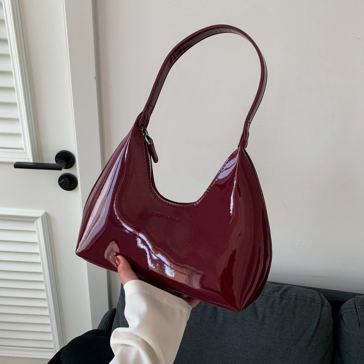 This Is a Patent Leather Shoulder Bag, Fashionable and High-quality Trend, Suitable for Hoing Out Shopping and Dating