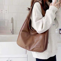 Large capacity tote bag, new black leather simple casual commuting women's bag, fashionable and versatile single shoulder bag