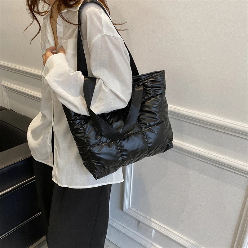 Stylish Single Shoulder Bag With Solid Color Zipper Closure