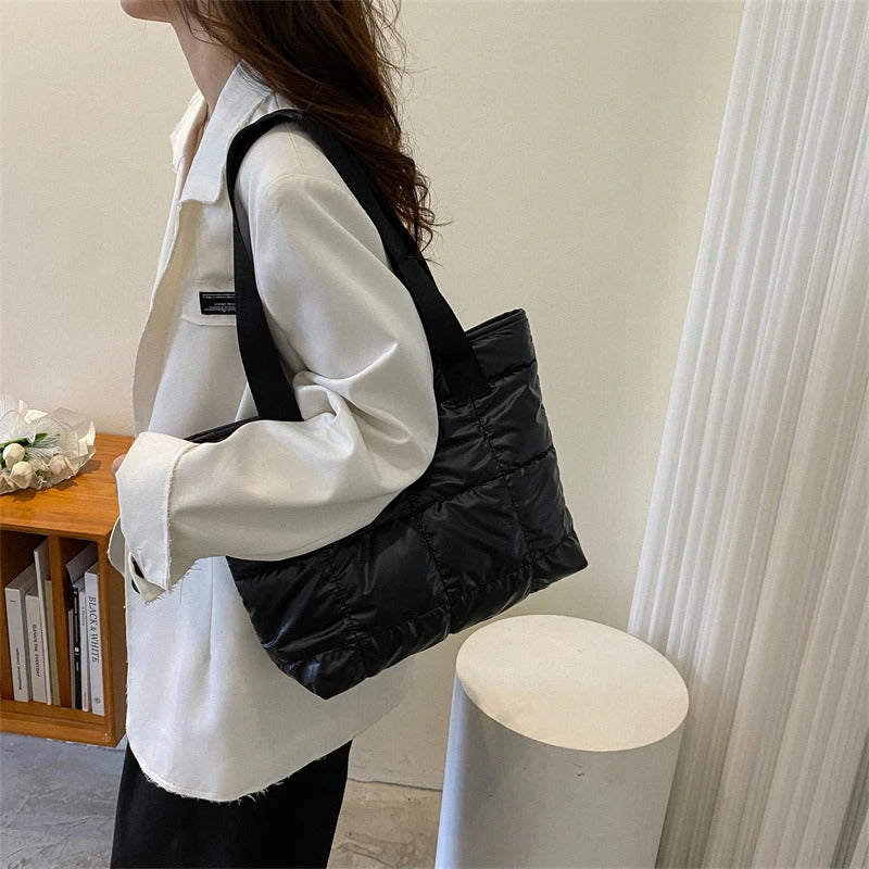 Stylish Single Shoulder Bag With Solid Color Zipper Closure