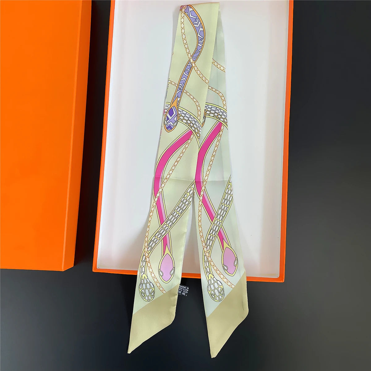 The Newest Chain Brand Design Twill Silk Scarf Luxury Scarf Women Foulard Skinny Bag Scarves Fashion Neckerchief Headband