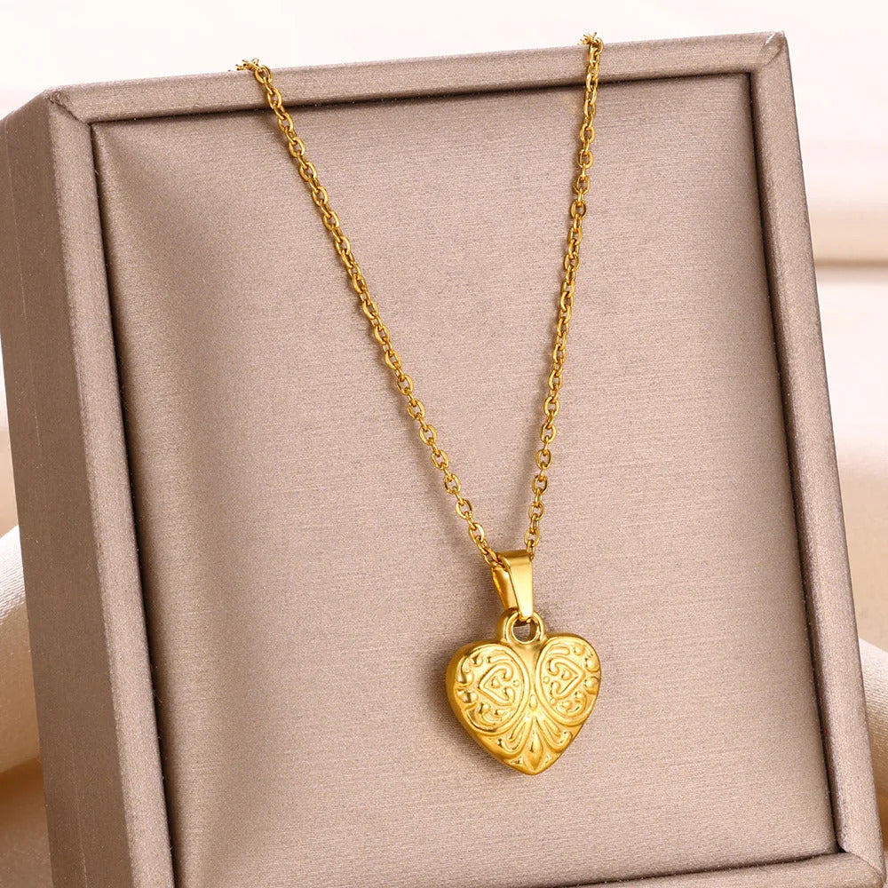 Stainless Steel Love Heart Necklace For Women 2023 New Trendy Lip Chain Simple Pendant Necklace Jewelry Gift Wholesalers