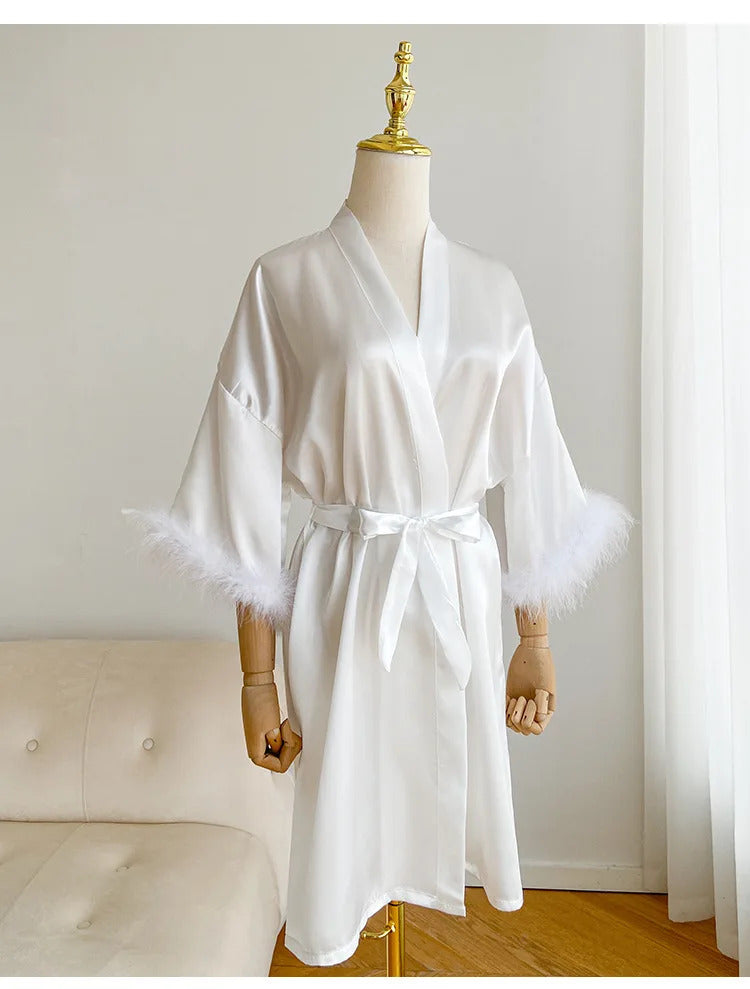 White Bride Wedding Robe with Feathers Women Satin Peignoir Sexy Bridesmids Kimono Gowns Short Bathrobe Bridal Intimate Lingerie