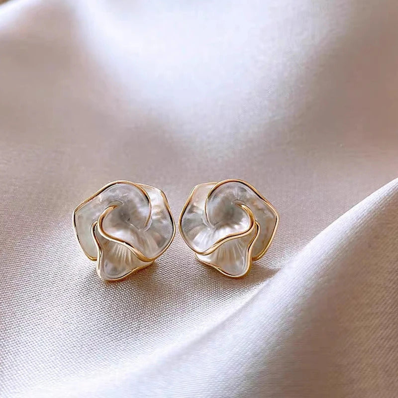 Gentle Camellia Earrings Light Luxury Fashionable Temperament High End Feeling Niche Design Flower Earrings For Women