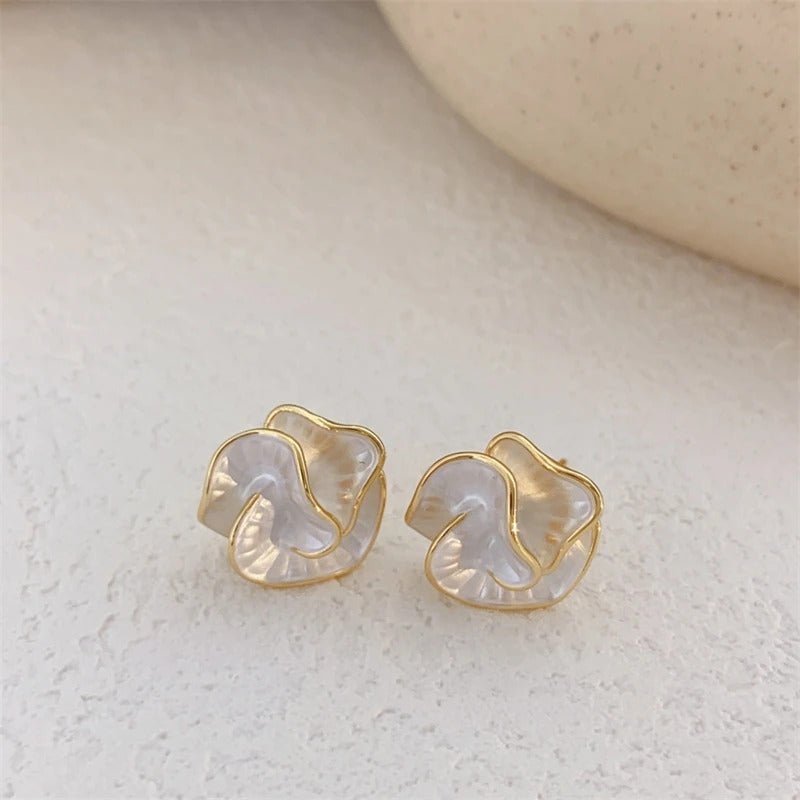 Gentle Camellia Earrings Light Luxury Fashionable Temperament High End Feeling Niche Design Flower Earrings For Women