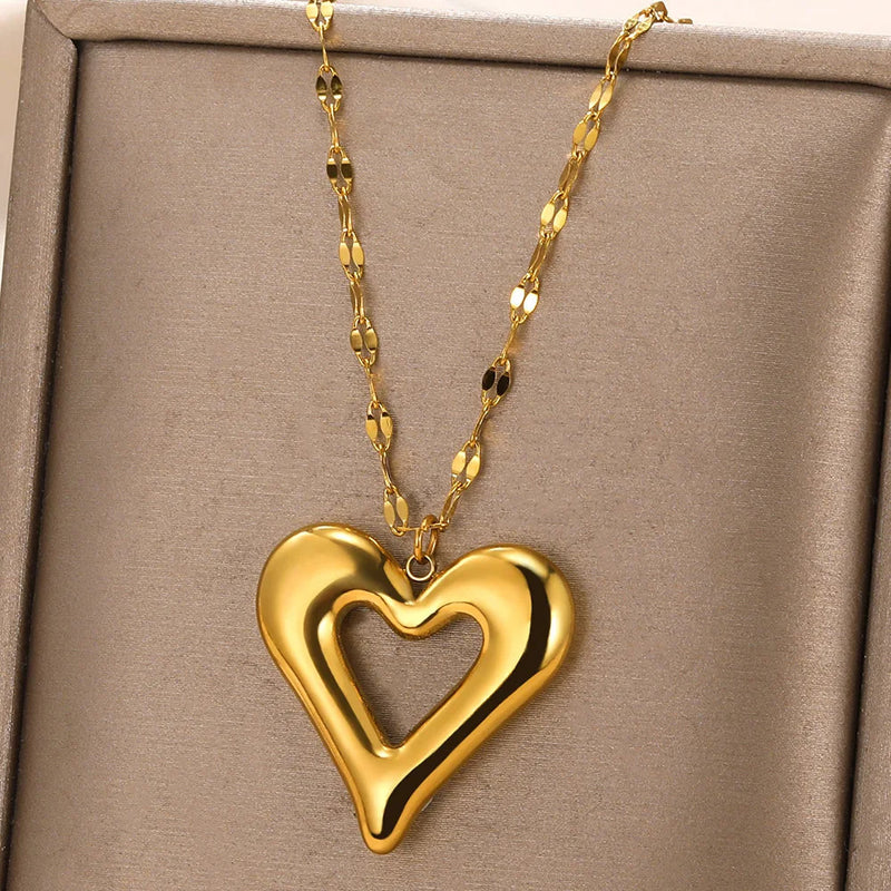 Stainless Steel Love Heart Necklace For Women 2023 New Trendy Lip Chain Simple Pendant Necklace Jewelry Gift Wholesalers