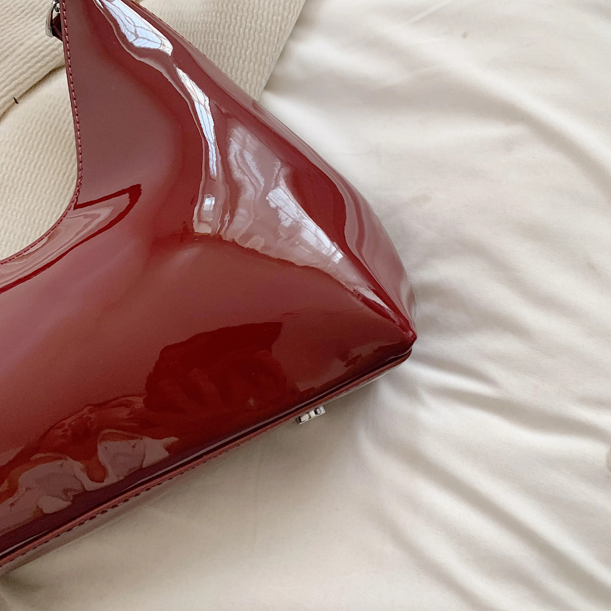 This Is a Patent Leather Shoulder Bag, Fashionable and High-quality Trend, Suitable for Hoing Out Shopping and Dating