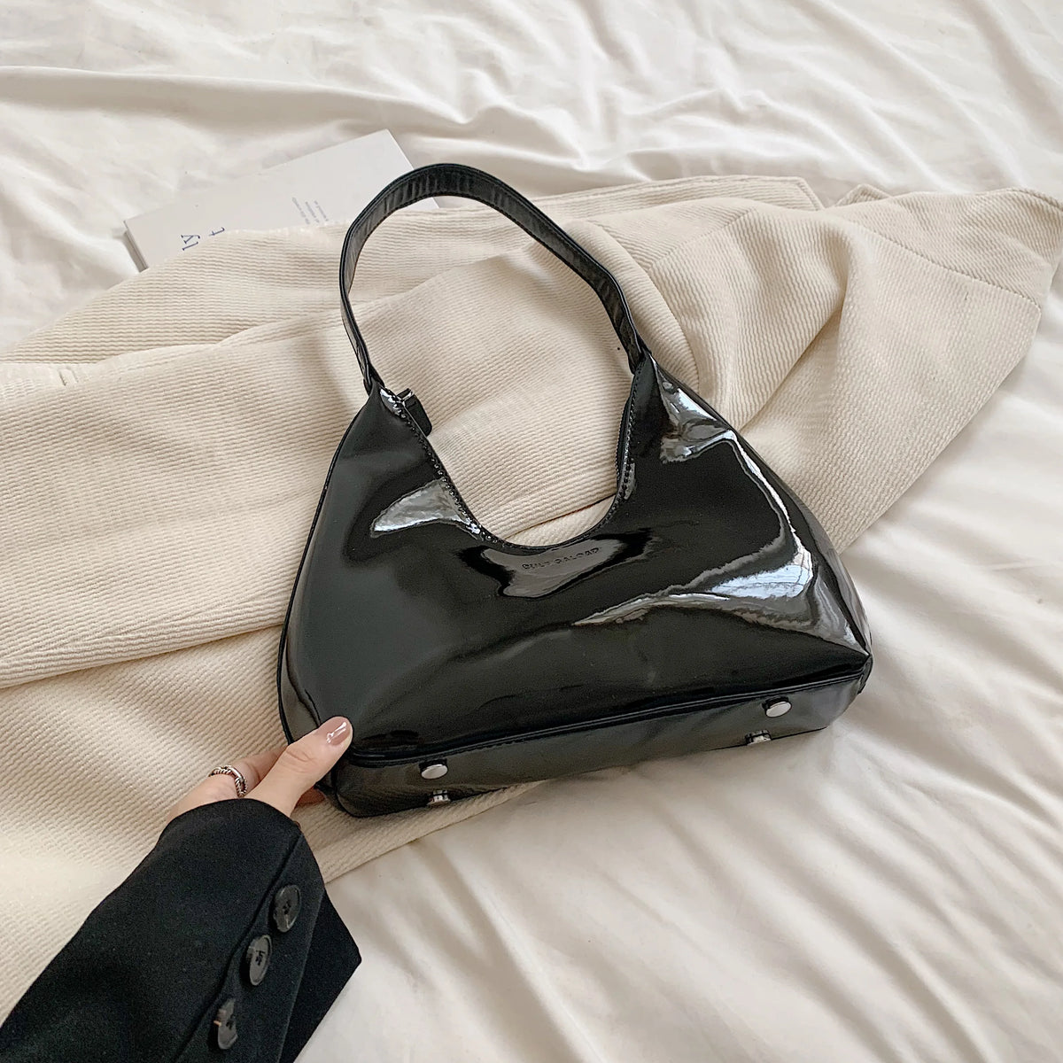 This Is a Patent Leather Shoulder Bag, Fashionable and High-quality Trend, Suitable for Hoing Out Shopping and Dating