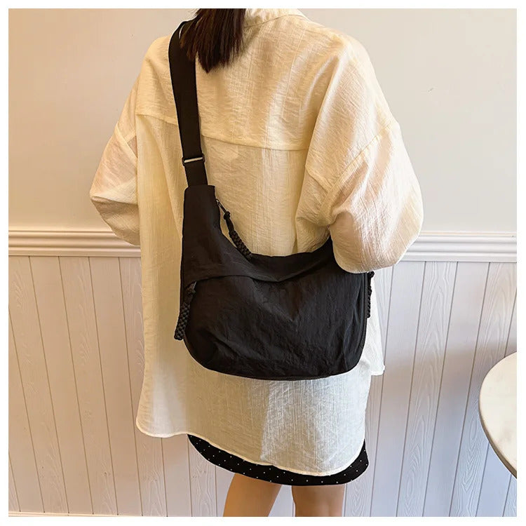 Fashionable and minimalist Korean version dumpling bag, popular this year, new high-quality shoulder bag, large capacity tote cr