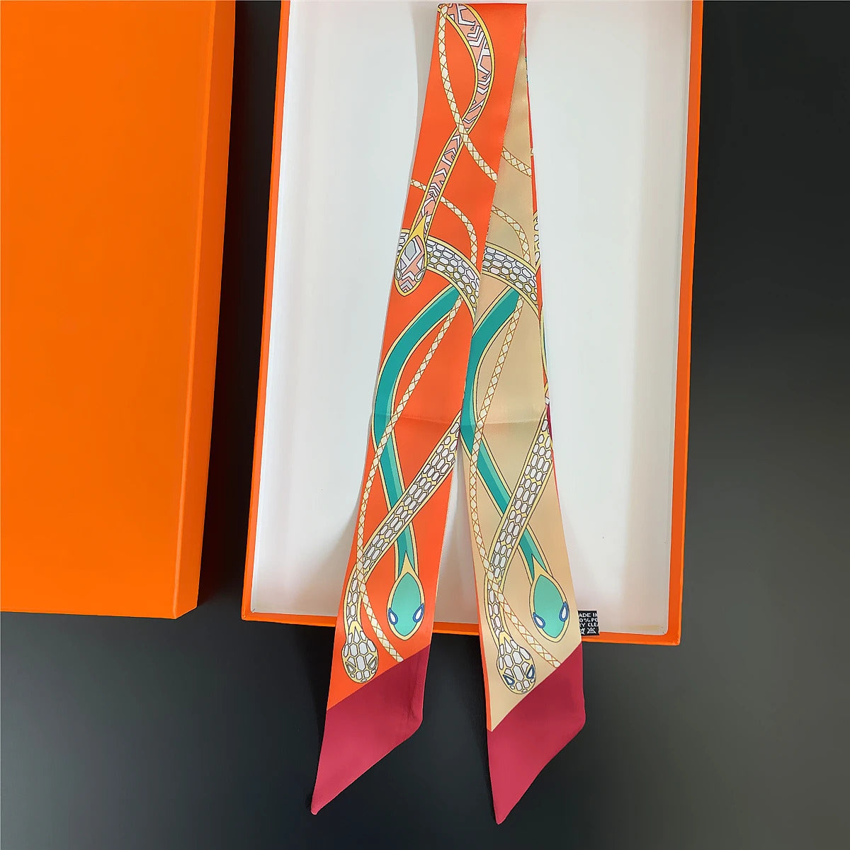 The Newest Chain Brand Design Twill Silk Scarf Luxury Scarf Women Foulard Skinny Bag Scarves Fashion Neckerchief Headband