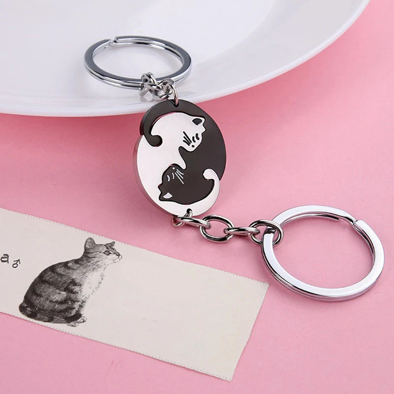 Cute Hug Cat Keychain Creative Patchwork Heart Round Keyring Couple Lovers Key Chains Bag Pendant Car Keyholder Accessories Gift