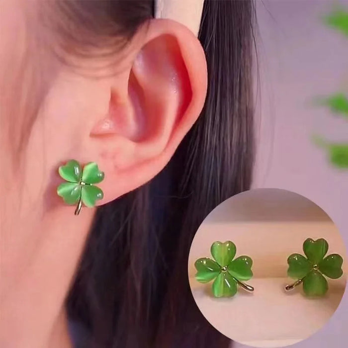 The new fashion four-leaf Clover Cat's eye stone earrings small exquisite earrings temperament