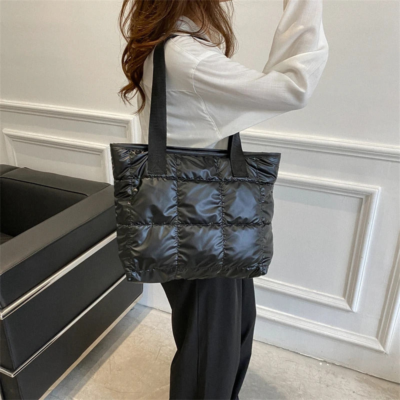 Stylish Single Shoulder Bag With Solid Color Zipper Closure