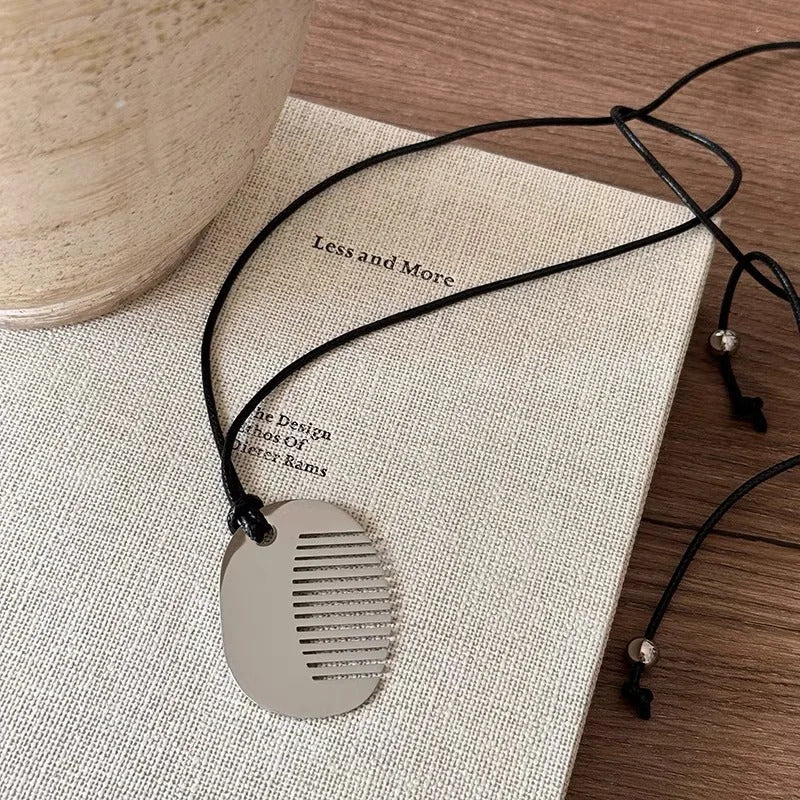 LATS Personality Temperament Comb Pendant Necklace for Women 2024 Trend New Delicate Design Jewelry Fashion Accessories