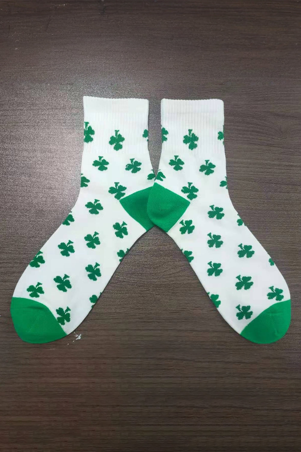 White Clover Ribbed Trim Socks