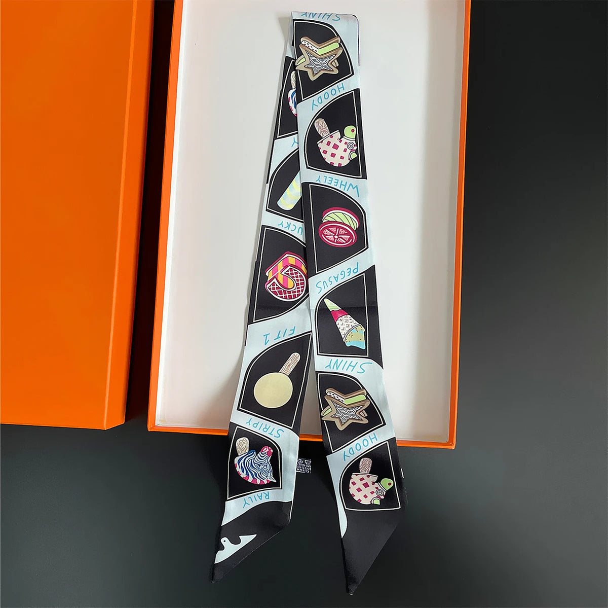 The Newest Chain Brand Design Twill Silk Scarf Luxury Scarf Women Foulard Skinny Bag Scarves Fashion Neckerchief Headband