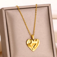 Stainless Steel Love Heart Necklace For Women 2023 New Trendy Lip Chain Simple Pendant Necklace Jewelry Gift Wholesalers