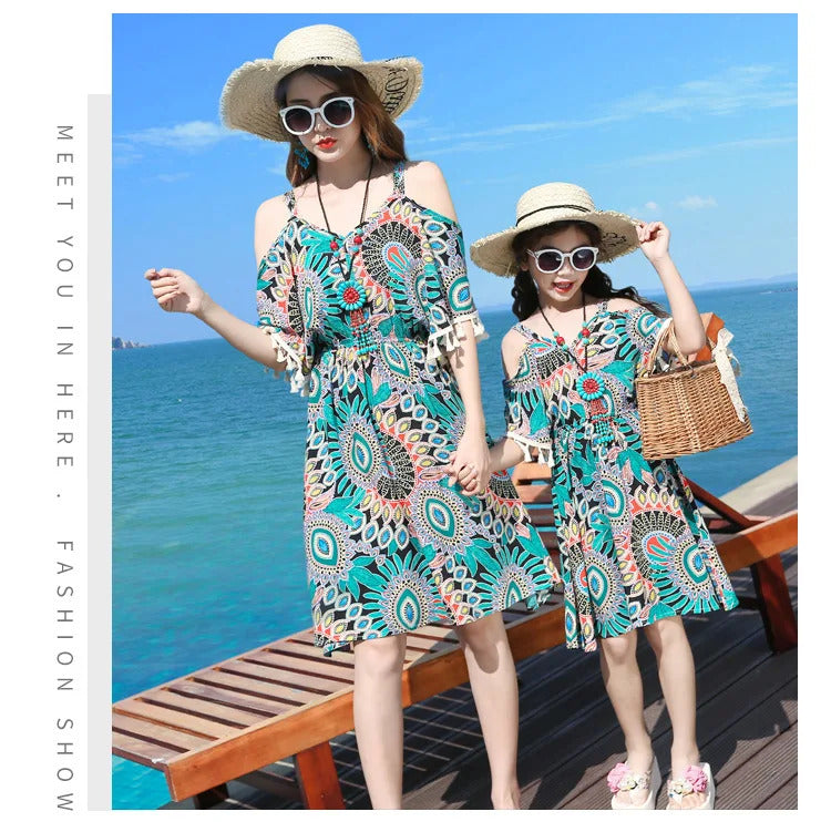 Family Matching Outfits 2022 Summer Beach Mother Daughter Floral Dresses Dad Son Cotton T-shirt & Shorts Couple Outfit Seaside