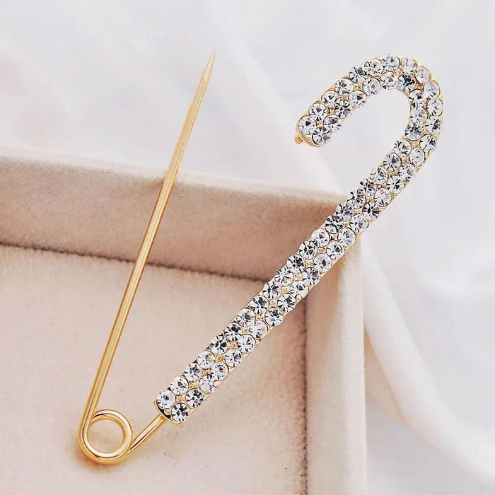 New Luxury Crystal Rhinestone Brooch for Women Girls Silver Color Safty Pin Brooch Lapel Pin Badge Sweater Dress Clothing Decor