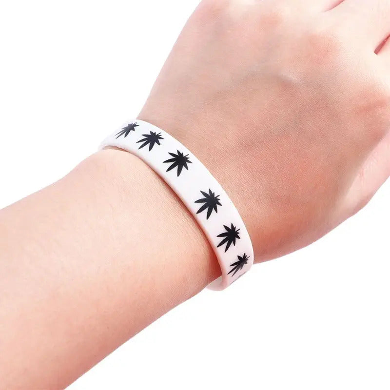 Hip Hop Minimalism Maple Leaves Fashion Jewelry Waterproof Silicone Bangle Wristband Silicone Bracelet Maple Leaf Bracelet