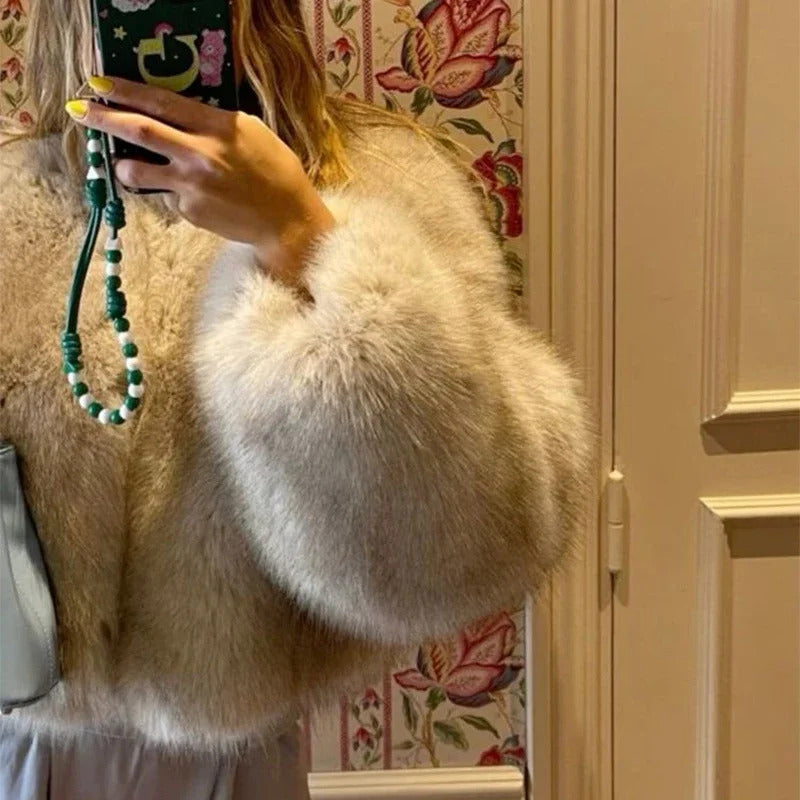 Iconic Street Fashion Week Luxury Brand Gardient Cropped Faux Fur Coat Women Winter 2024 Hot Cool Girls Fluffy Short Fur Jacket