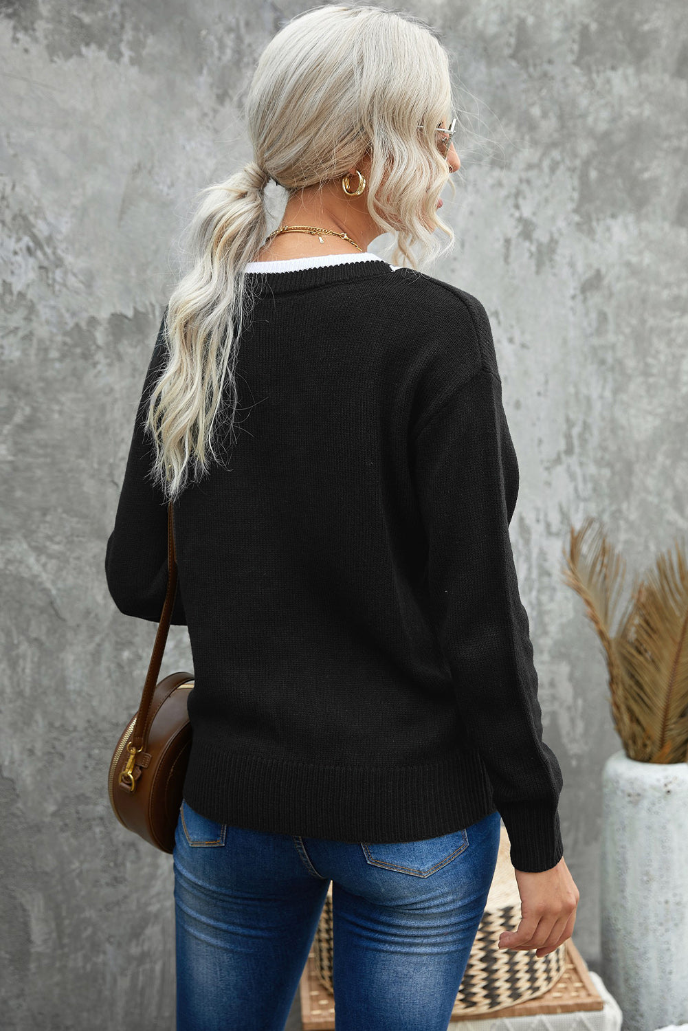 Black Deep V Contrasted Neckline Knitted Sweater