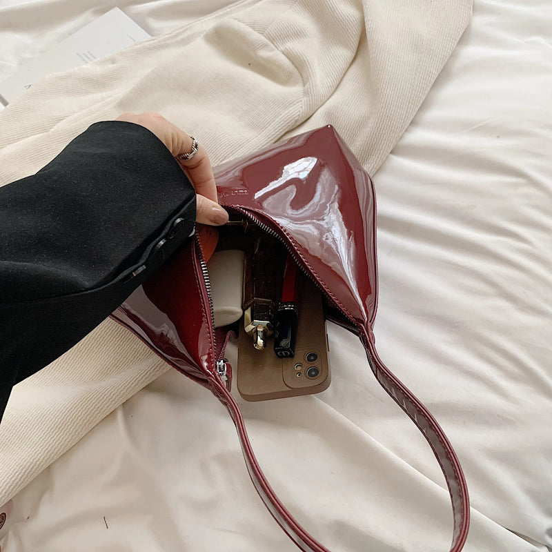 This Is a Patent Leather Shoulder Bag, Fashionable and High-quality Trend, Suitable for Hoing Out Shopping and Dating