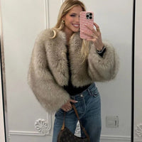 Iconic Street Fashion Week Luxury Brand Gardient Cropped Faux Fur Coat Women Winter 2024 Hot Cool Girls Fluffy Short Fur Jacket